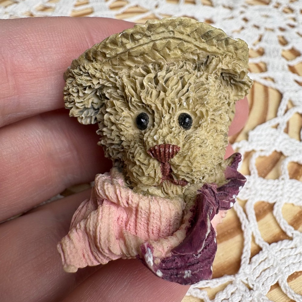 Vintage Unsigned Boyd Style Teddy Bear Brooch Cottagecore Textured Resin